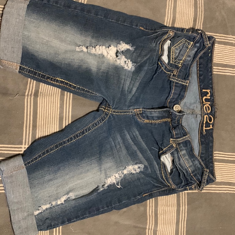 Selling some rue 21 jean capris they do have one Care on one of the belt loops